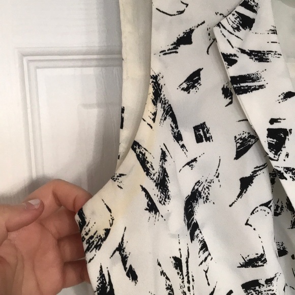 Off white sleeveless dress with pockets - Picture 8 of 10